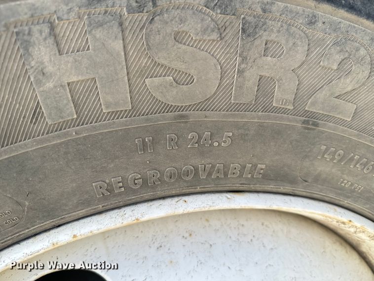 image for item EG9851 2015 Mack CHU613 semi truck