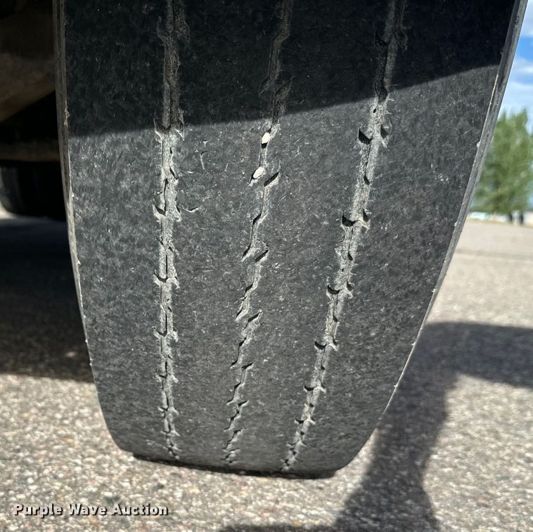 image for item EG9851 2015 Mack CHU613 semi truck