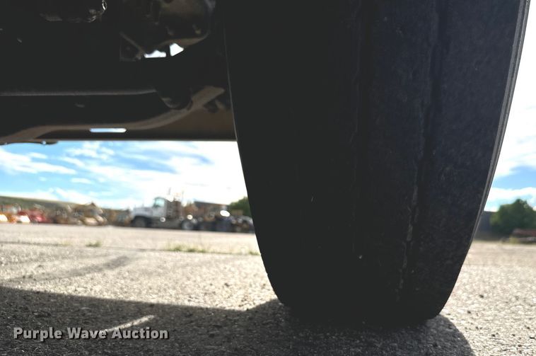 image for item EG9851 2015 Mack CHU613 semi truck