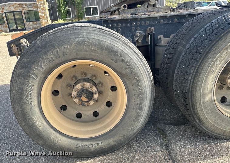 image for item EG9851 2015 Mack CHU613 semi truck