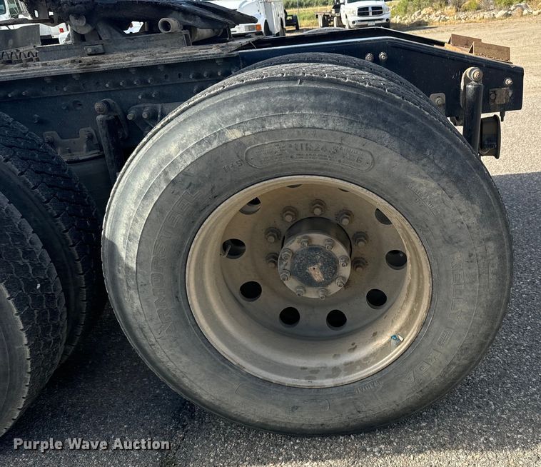 image for item EG9851 2015 Mack CHU613 semi truck