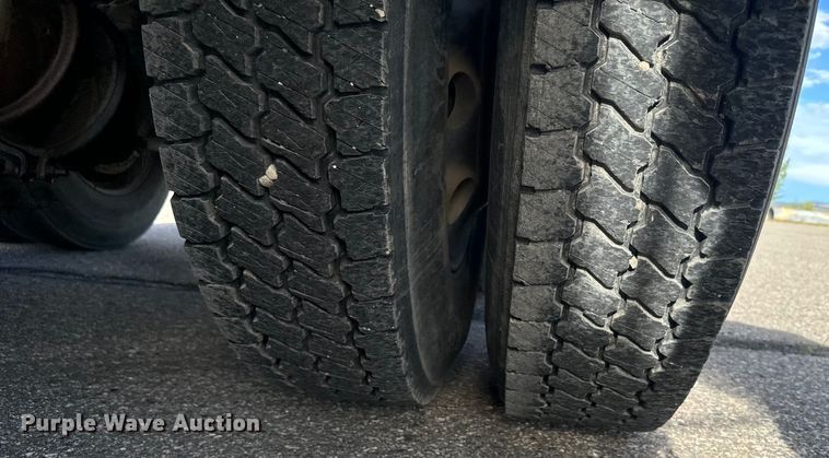 image for item EG9851 2015 Mack CHU613 semi truck