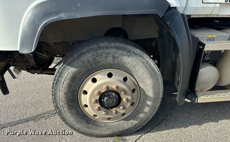 image for item EG9852 2006 Mack CL733 semi truck