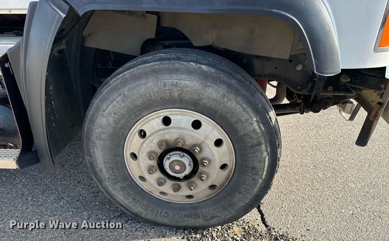 image for item EG9852 2006 Mack CL733 semi truck