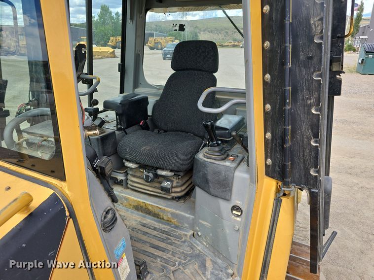 image for item EG9854 2006 Caterpillar D5G XL dozer