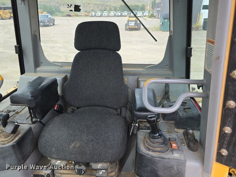 image for item EG9854 2006 Caterpillar D5G XL dozer