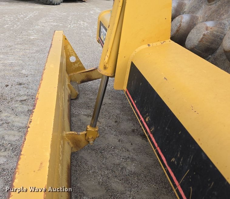 image for item EG9855 2005 Caterpillar CP-563E single drum vibratory roller