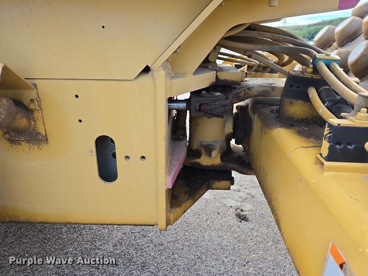 image for item EG9855 2005 Caterpillar CP-563E single drum vibratory roller