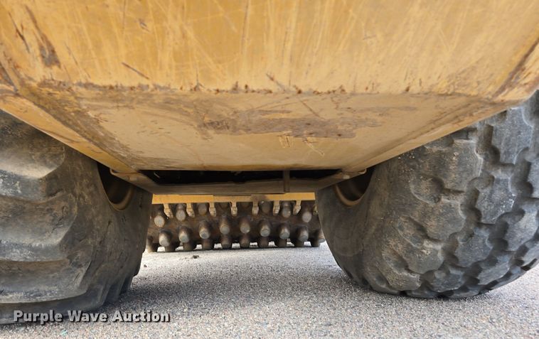 image for item EG9855 2005 Caterpillar CP-563E single drum vibratory roller