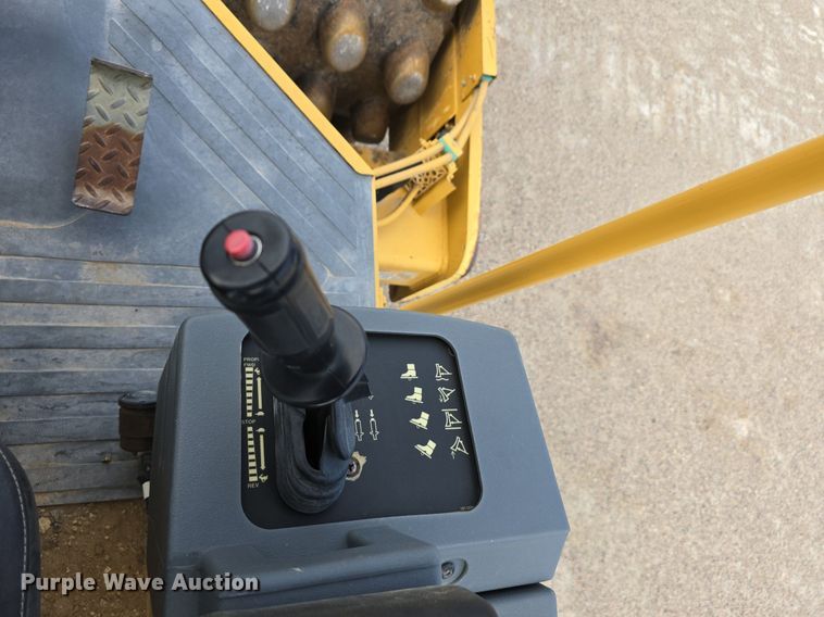 image for item EG9855 2005 Caterpillar CP-563E single drum vibratory roller