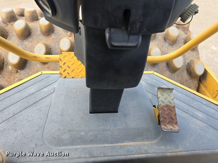 image for item EG9855 2005 Caterpillar CP-563E single drum vibratory roller