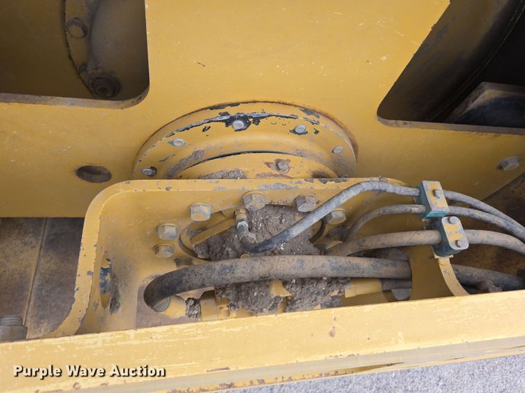 image for item EG9857 2007 Caterpillar CS-563E single drum vibratory roller