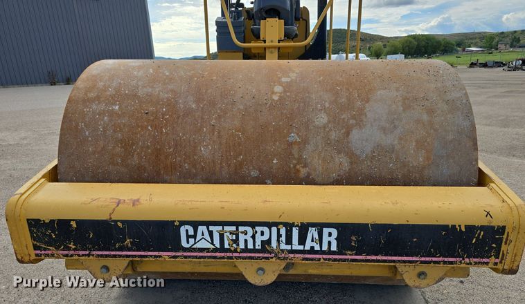 image for item EG9857 2007 Caterpillar CS-563E single drum vibratory roller