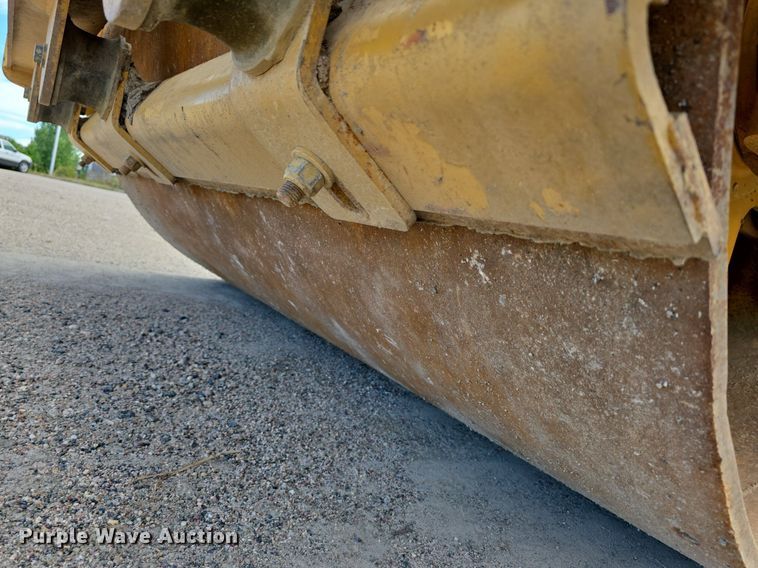 image for item EG9857 2007 Caterpillar CS-563E single drum vibratory roller