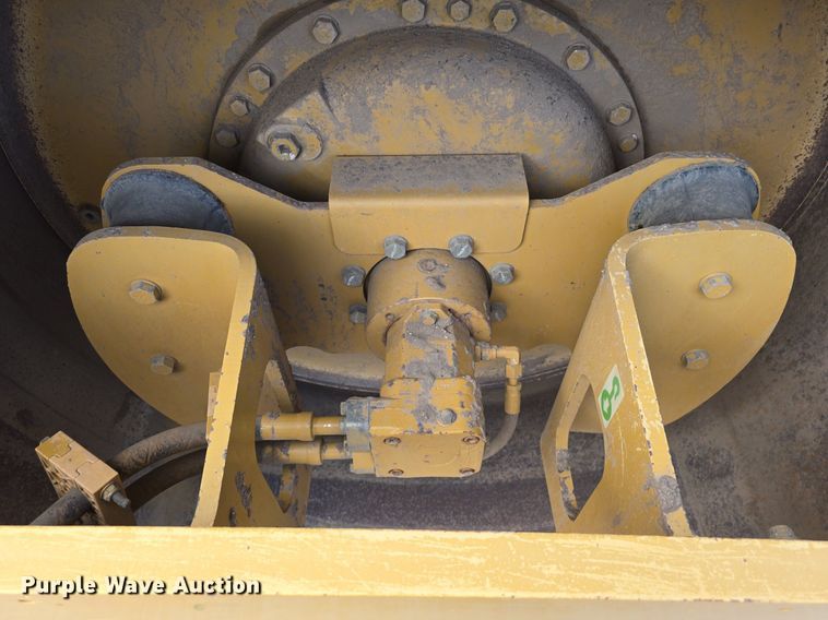 image for item EG9857 2007 Caterpillar CS-563E single drum vibratory roller