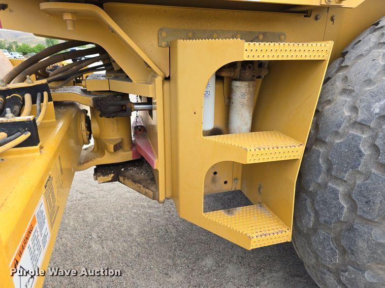 image for item EG9857 2007 Caterpillar CS-563E single drum vibratory roller