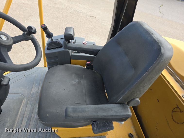 image for item EG9857 2007 Caterpillar CS-563E single drum vibratory roller