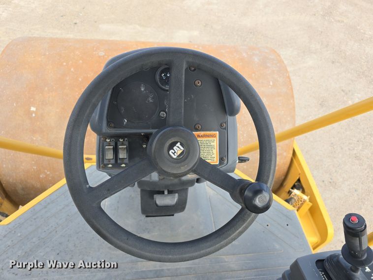 image for item EG9857 2007 Caterpillar CS-563E single drum vibratory roller