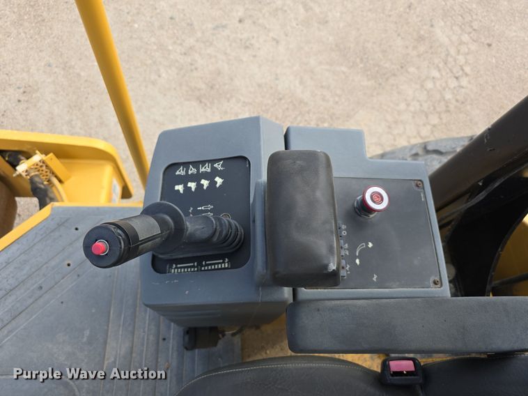 image for item EG9857 2007 Caterpillar CS-563E single drum vibratory roller