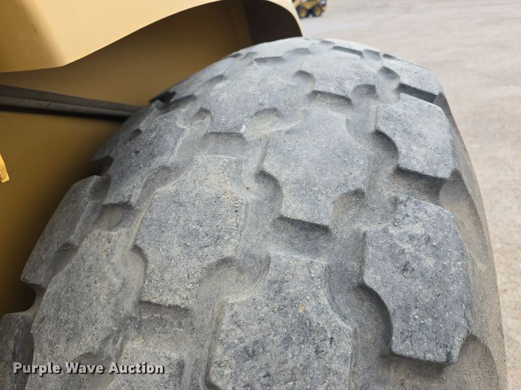image for item EG9857 2007 Caterpillar CS-563E single drum vibratory roller