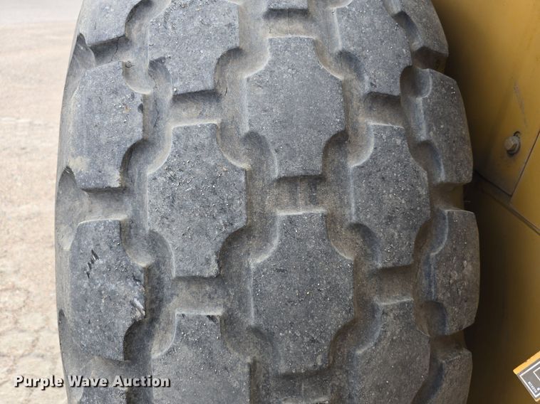 image for item EG9857 2007 Caterpillar CS-563E single drum vibratory roller