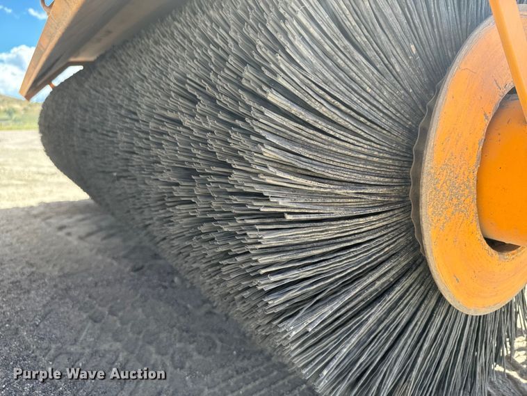 image for item EG9858 2008 Rosco RB-48 broom