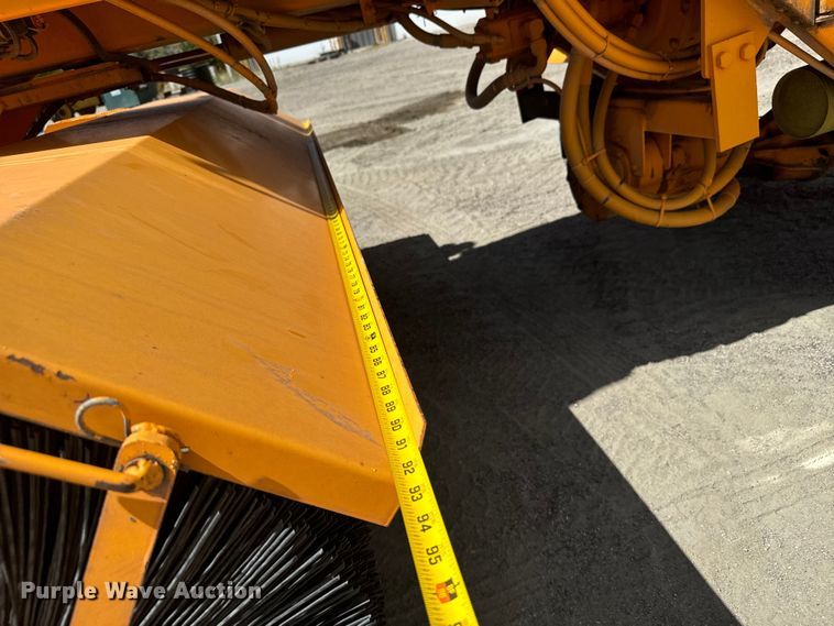 image for item EG9858 2008 Rosco RB-48 broom