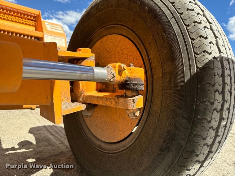 image for item EG9858 2008 Rosco RB-48 broom