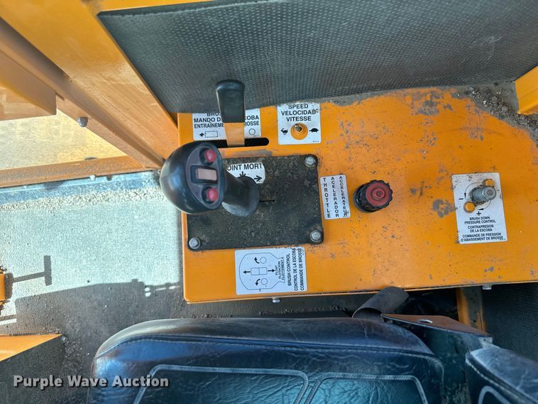 image for item EG9858 2008 Rosco RB-48 broom