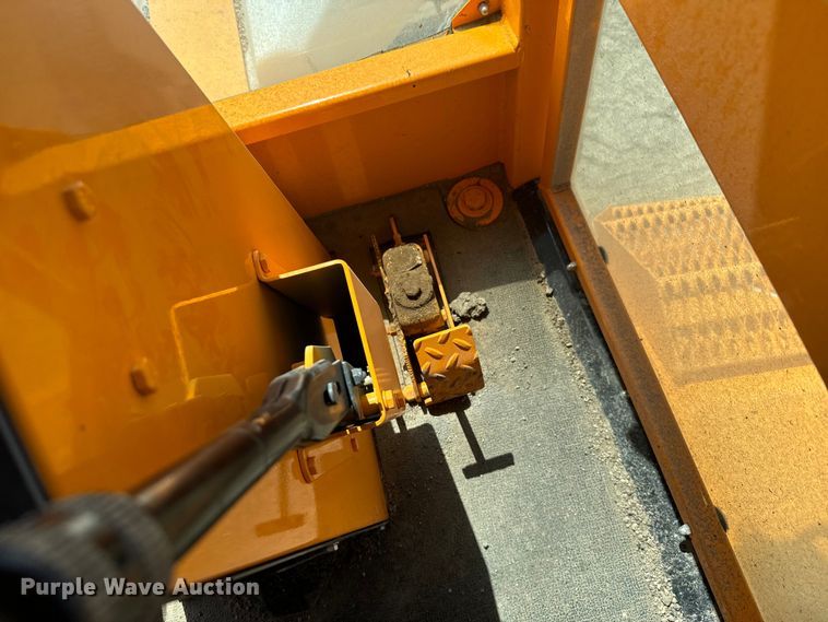 image for item EG9858 2008 Rosco RB-48 broom