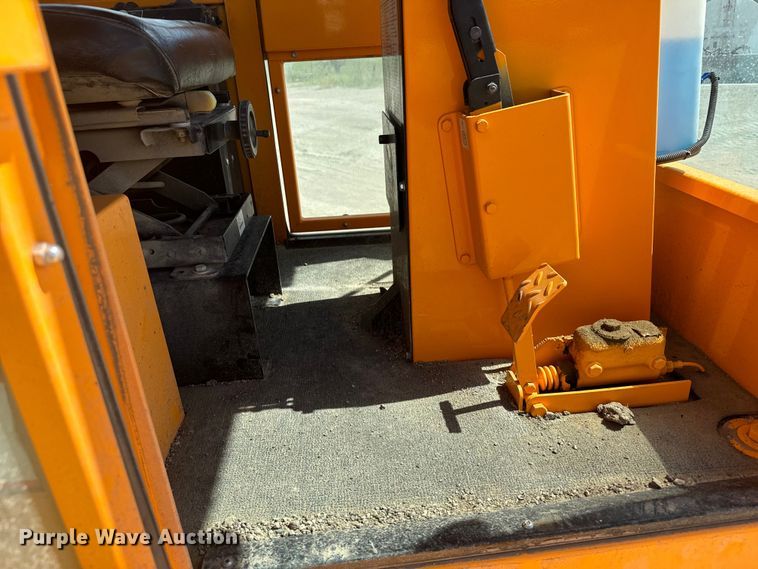 image for item EG9858 2008 Rosco RB-48 broom