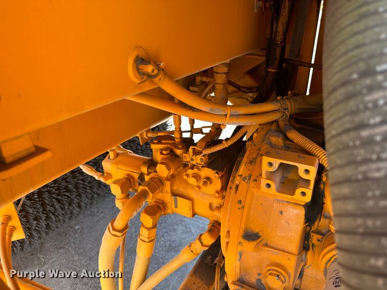 image for item EG9858 2008 Rosco RB-48 broom