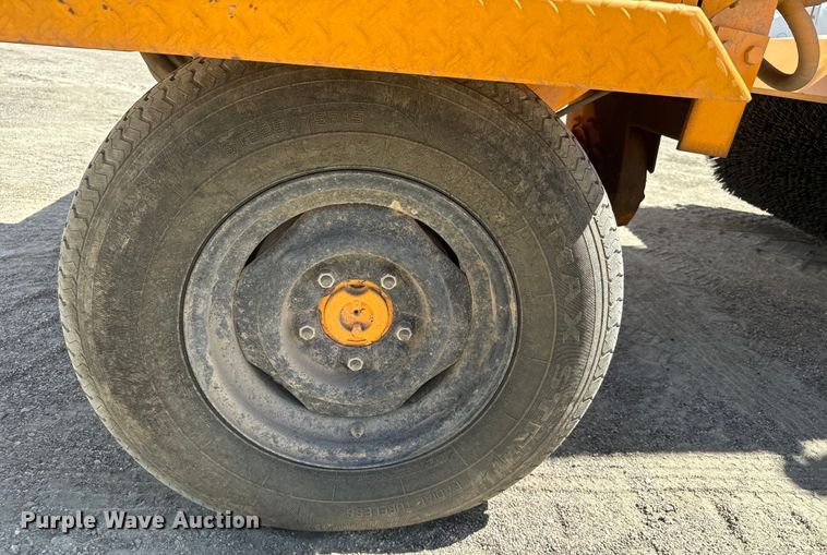 image for item EG9858 2008 Rosco RB-48 broom