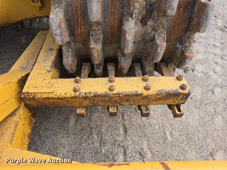 image for item EG9860 1982 Caterpillar 816B soil compactor