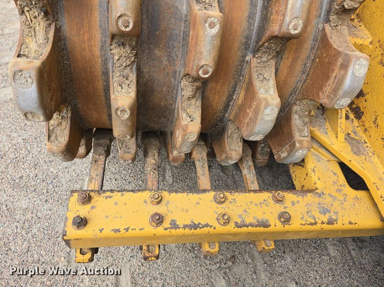 image for item EG9860 1982 Caterpillar 816B soil compactor