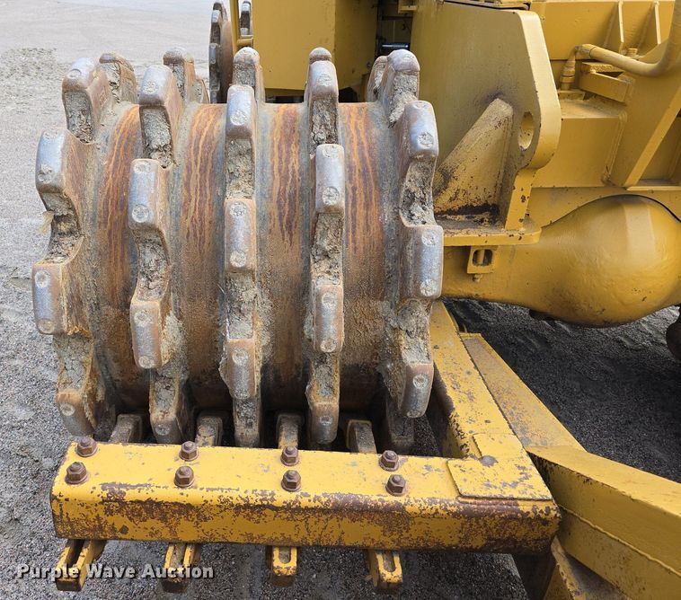 image for item EG9860 1982 Caterpillar 816B soil compactor