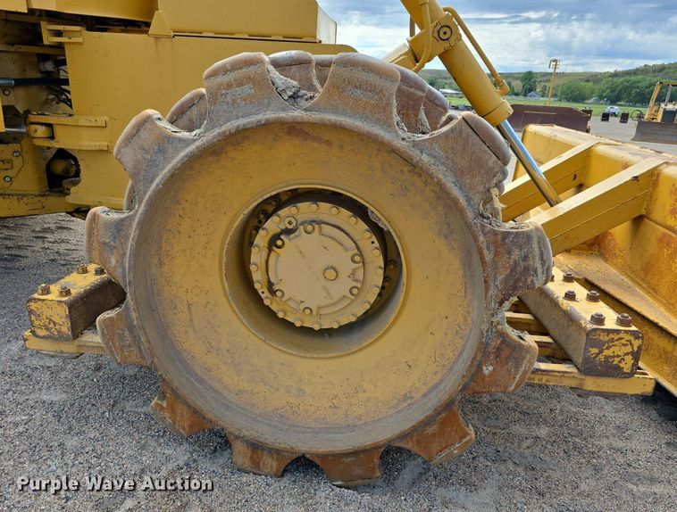 image for item EG9860 1982 Caterpillar 816B soil compactor