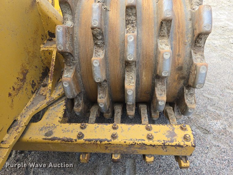 image for item EG9860 1982 Caterpillar 816B soil compactor