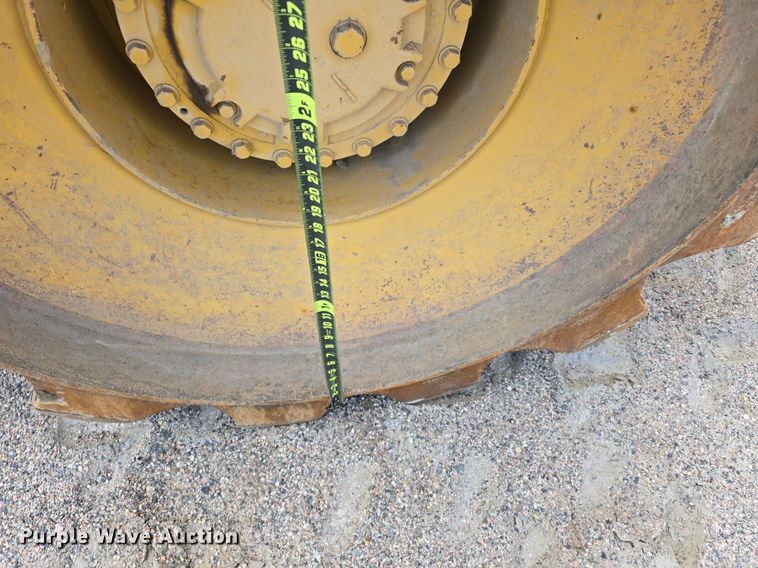 image for item EG9860 1982 Caterpillar 816B soil compactor