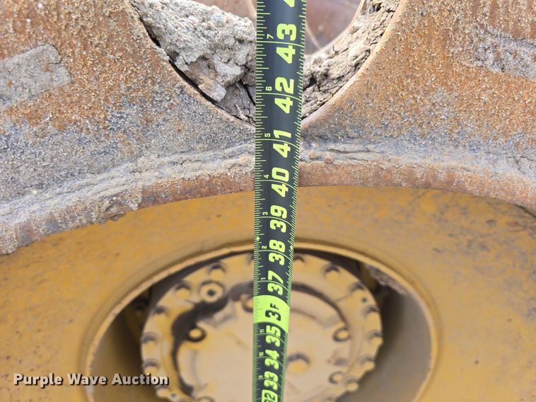 image for item EG9860 1982 Caterpillar 816B soil compactor