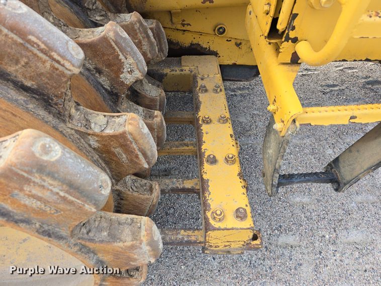 image for item EG9860 1982 Caterpillar 816B soil compactor