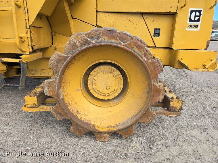image for item EG9860 1982 Caterpillar 816B soil compactor