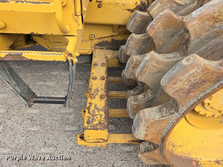 image for item EG9860 1982 Caterpillar 816B soil compactor