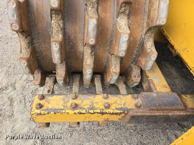 image for item EG9860 1982 Caterpillar 816B soil compactor