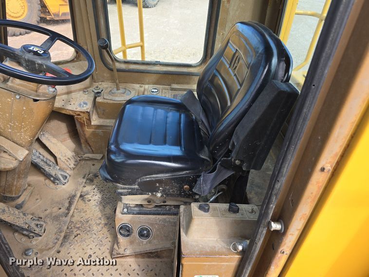image for item EG9860 1982 Caterpillar 816B soil compactor