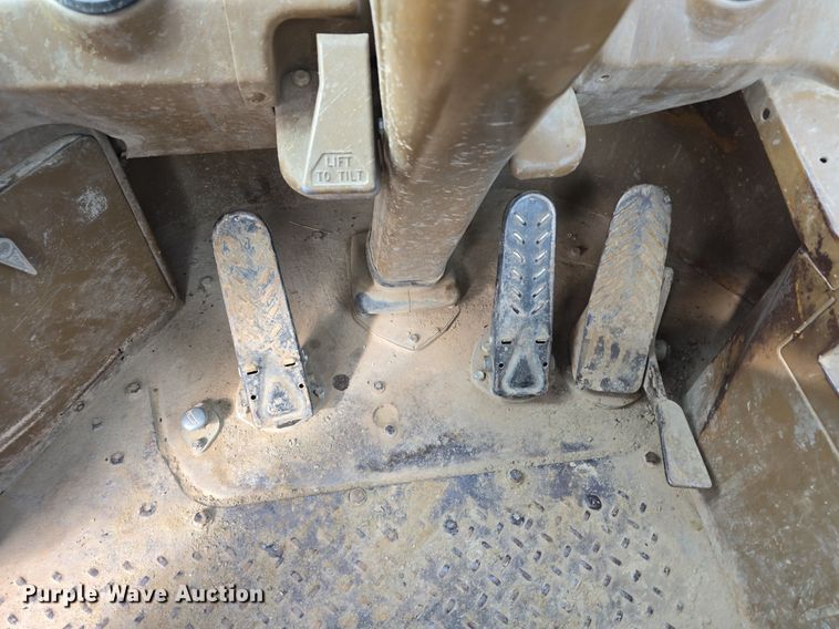 image for item EG9860 1982 Caterpillar 816B soil compactor