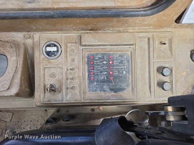 image for item EG9860 1982 Caterpillar 816B soil compactor