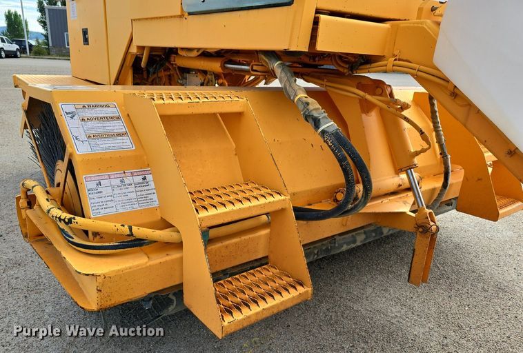 image for item EG9862 2005 Rosco RB-48 broom