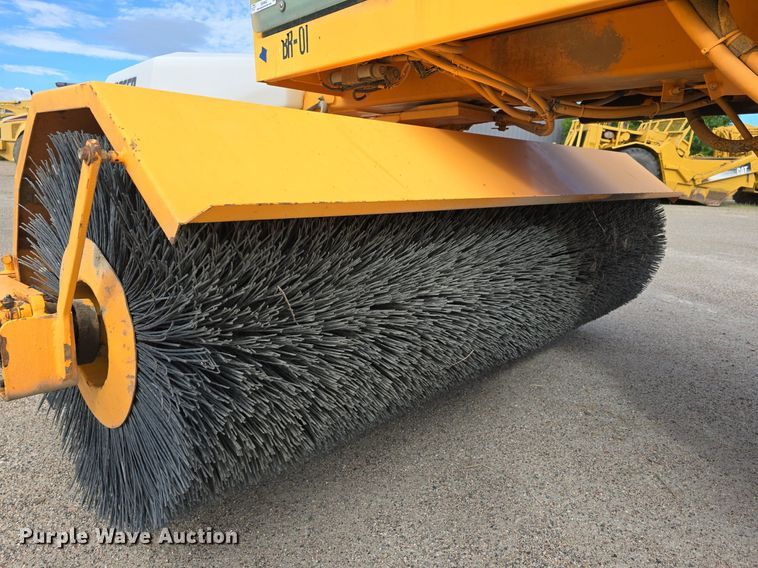 image for item EG9862 2005 Rosco RB-48 broom