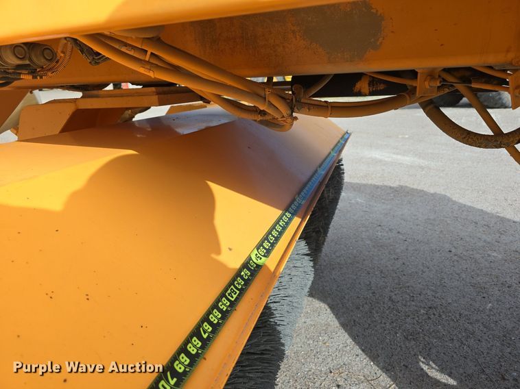 image for item EG9862 2005 Rosco RB-48 broom